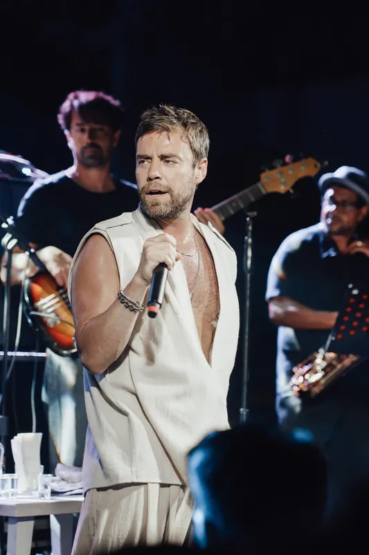 Murat Dalkılıç’tan yılın sürprizi! Sahne ve medya Özgür Aras’a emanet