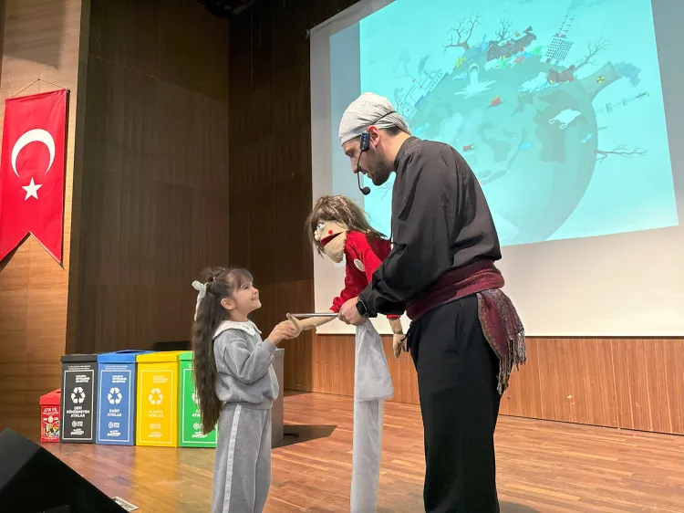Sakarya'da “Akça” çocuk tiyatrosu miniklerle buluştu