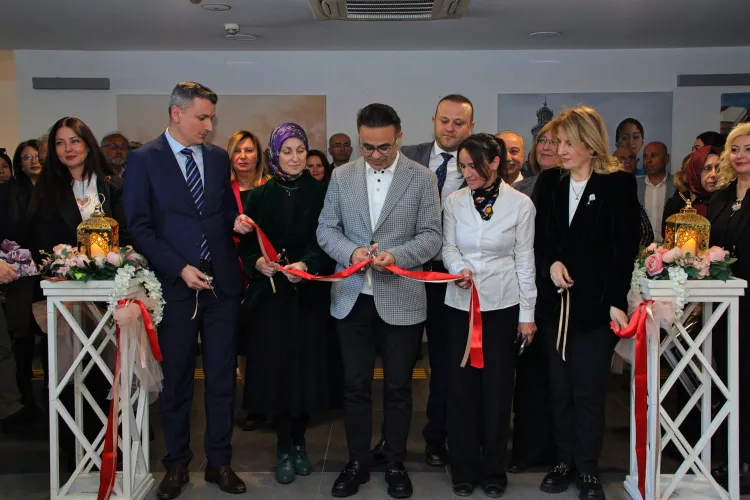 İzmir’de “Sanatın Diliyle Değerlerimiz” sergisi açıldı