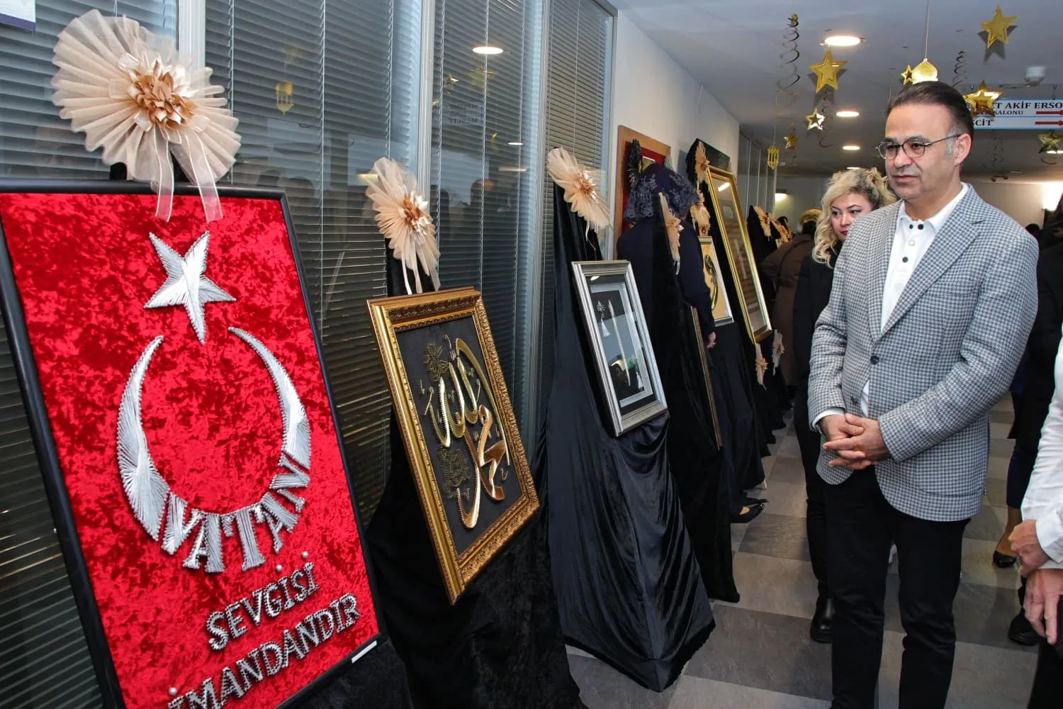 İzmir’de “Sanatın Diliyle Değerlerimiz” sergisi açıldı