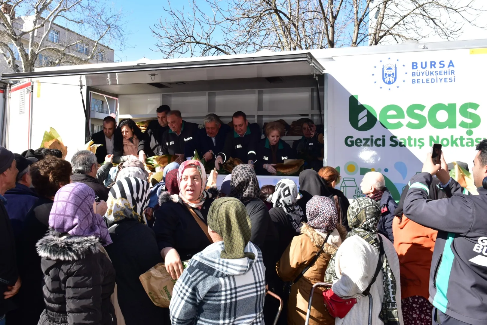 BESAŞ pideleri Yenişehirlilere dağıtıldı