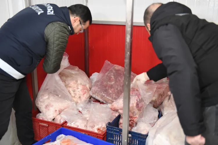 Bursa Osmangazi'de 700 kilo tehlikeli sucuğa zabıta müdahelesi
