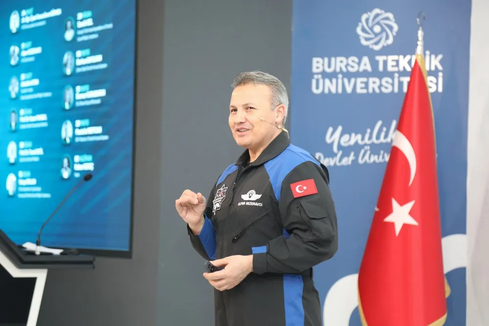 Türkiye’nin ilk astronotu Alper Gezeravcı, BTÜ’de öğrencilerle buluştu