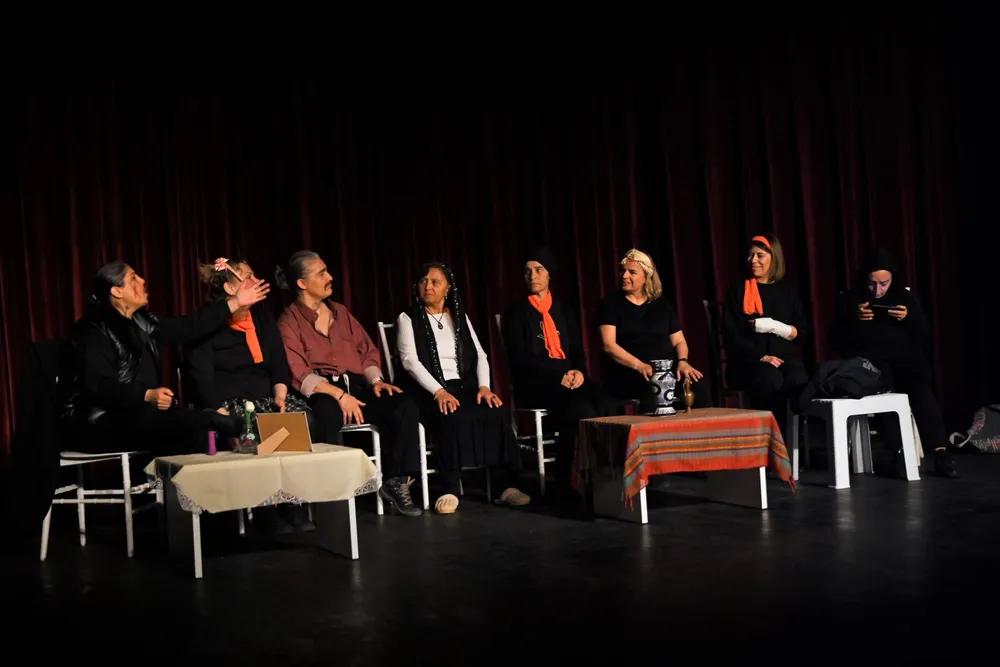 İzmir Bornova’da kadınların hikâyeleriyle sahneye taştı