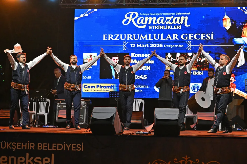 Antalya'da türküler söylendi halaylar çekildi