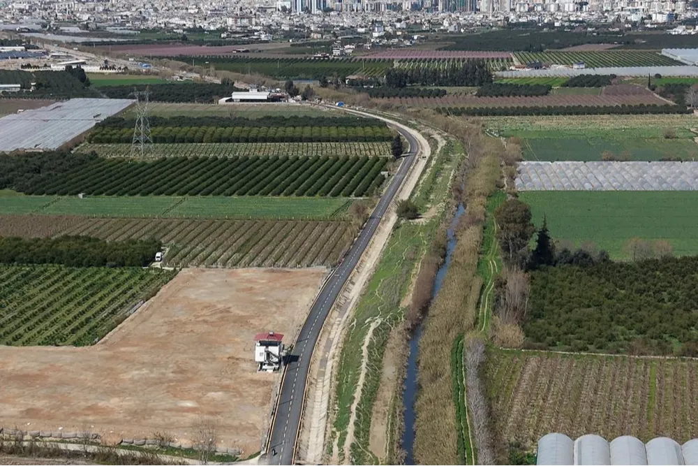 Mersin’de grup yolları kaliteyle yenileniyor