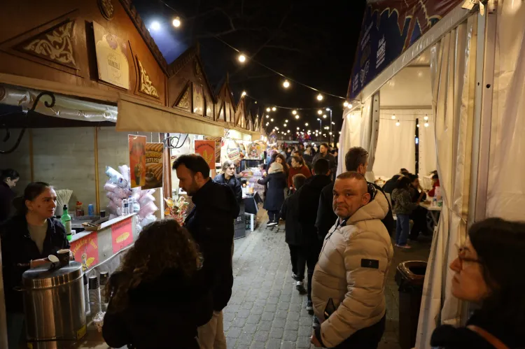 Bursa Büyükşehir'in Ramazan Meydanı ışıl ışıl