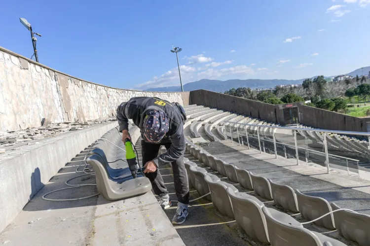 İzmir'de Aşık Veysel Amfi Tiyatro'ya yeni sezon öncesi bakım