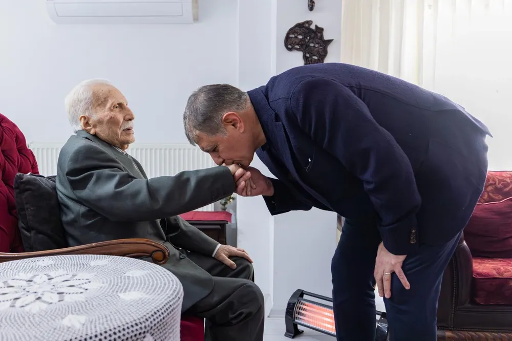 İzmir'de 14 Mart’ta ortopedinin çınarına ziyaret