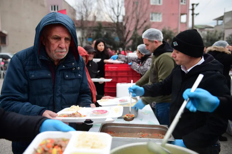 Bursa Osmangazi'de Ramazan sofrası Sırameşeler’de kuruldu