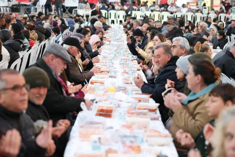 Alaşehirliler Manisa'nın sofrasında Ramazan ruhunu yaşadı