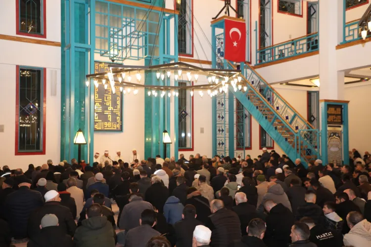 Bursa İnegöl’de binlerce kişi OSB Camii’nde buluştu