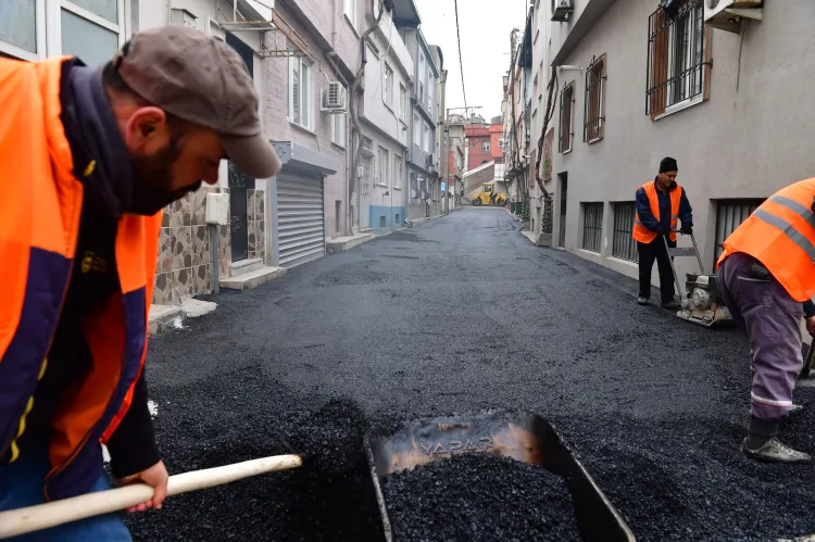 Bursa Osmangazi’de sokaklardaki yollar yenileniyor