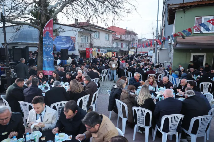 Başkan Bozbey kendi mahallesinde komşularıyla iftar yaptı