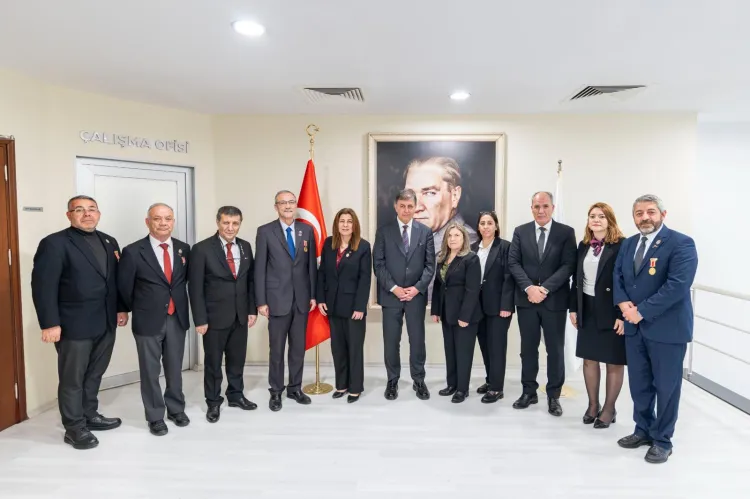 İzmir'de şehit aileleri derneklerinden Başkan Tugay’a ziyaret