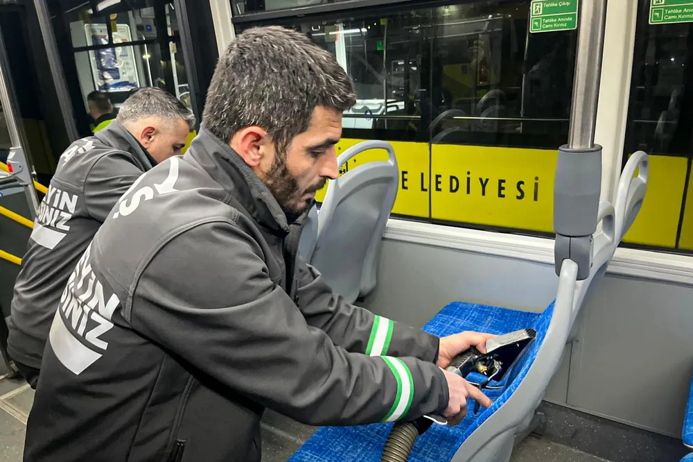 Bursa Büyükşehir’den toplu taşıma araçlarına bayram temizliği