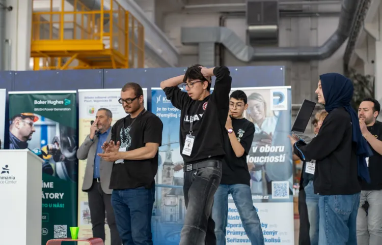 Bursalı öğrencilerden Çekya’da robotik başarısı