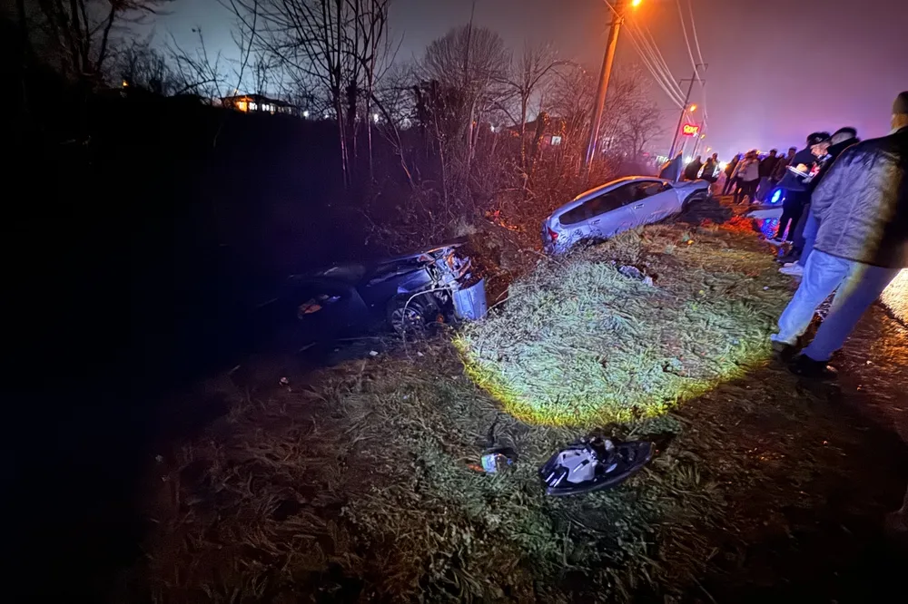 Düzce’de iki otomobil çarpıştı: 6 yaralı