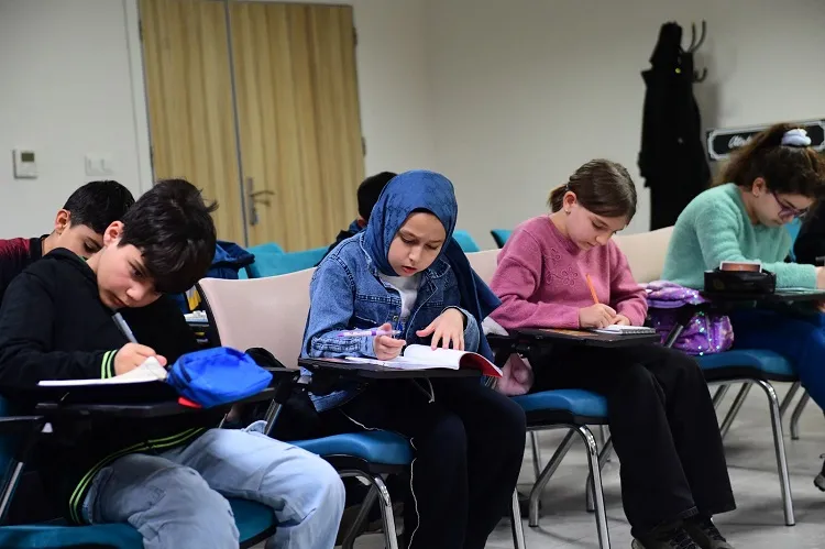 Bursa Osmangazi’de küçük yazarlardan büyük adım