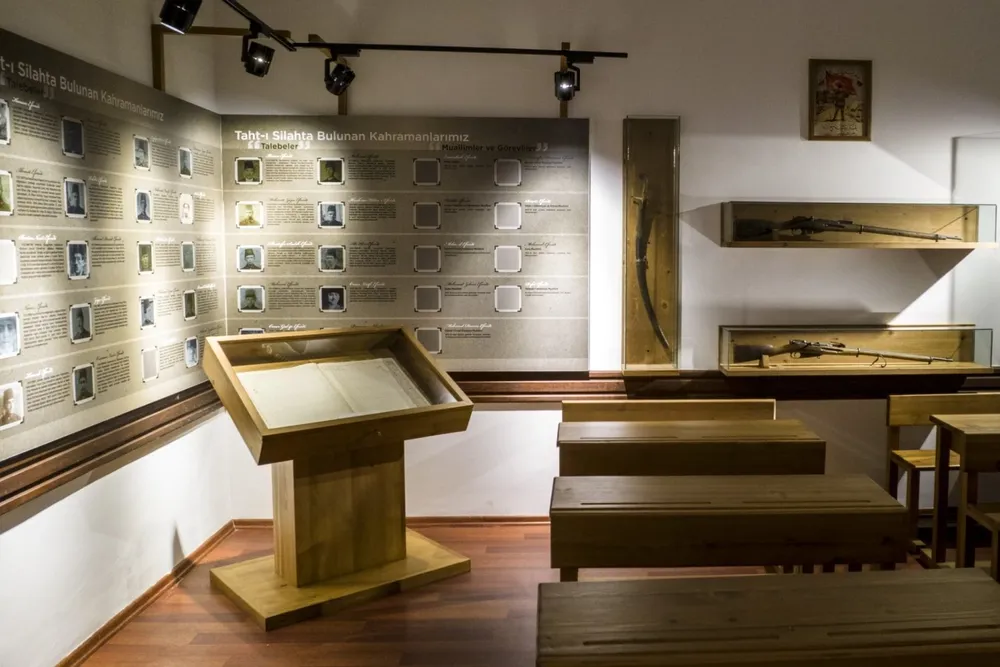 Kastamonu'da bir lisenin hüzünlü gururu... O hatıralar sınıftaki müzede yaşatılıyor