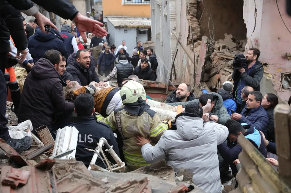 Fatih’te son durum: 1 ölü, 10 yaralı!