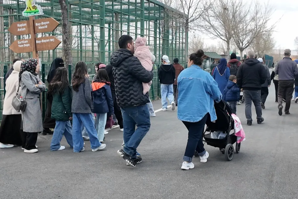 Kayseri'de hayvanat bahçesinde bayram yoğunluğu