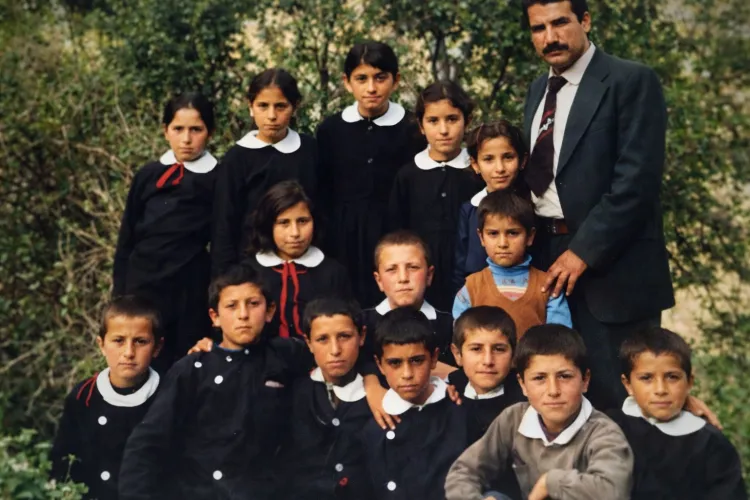 Mardin Yeşilli'de öğrencilerden emekli öğretmene vefa