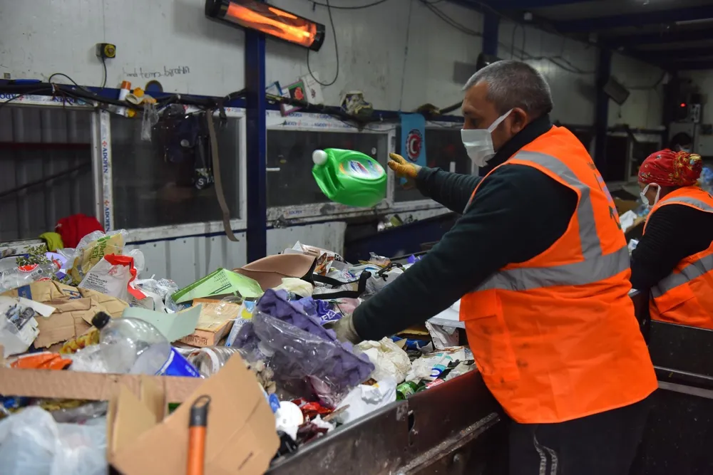 Bursa Yıldırım'da geri dönüşüm her ay 5 bin ağacı kurtarıyor