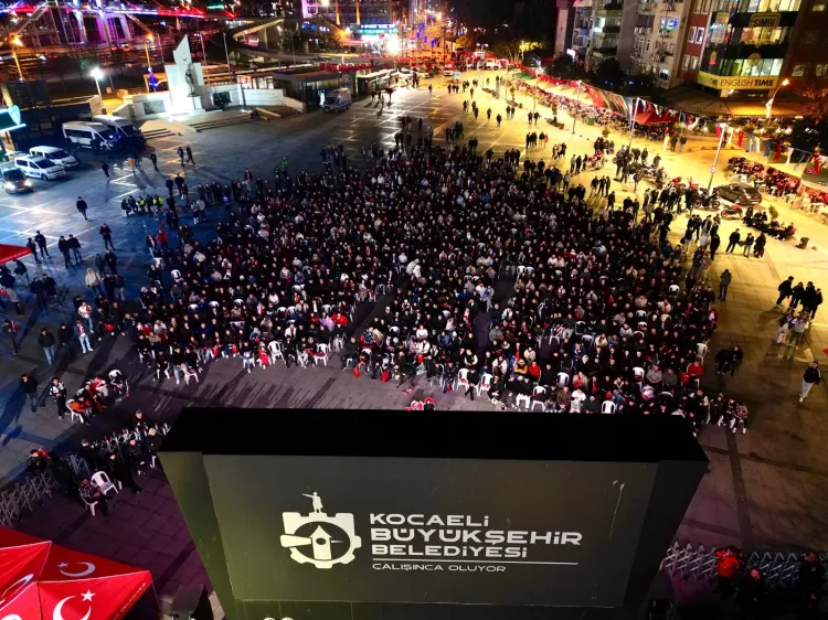 Kocaelililer, Romanya zaferini dev ekranda yaşadı