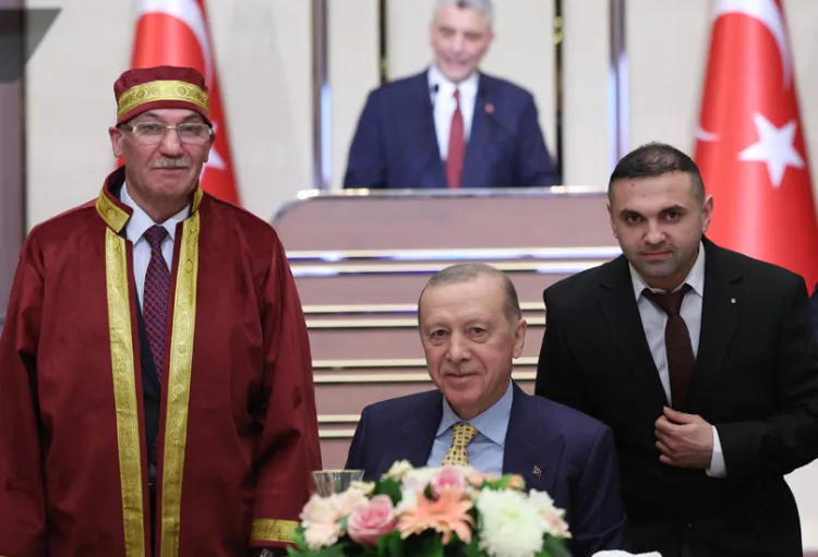 Erdoğan esnafla iftarda buluştu: Bölgesel türbülanstan başarıyla çıkacağız