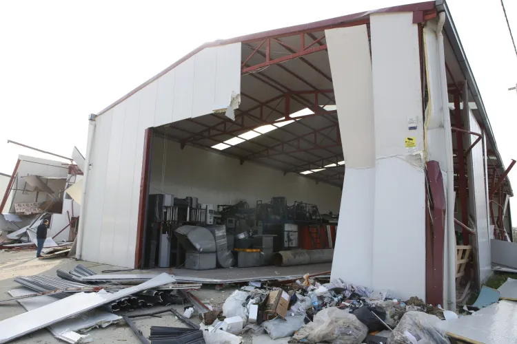 Bursa Nilüfer'de tarım alanındaki kaçak yapı yıkıldı