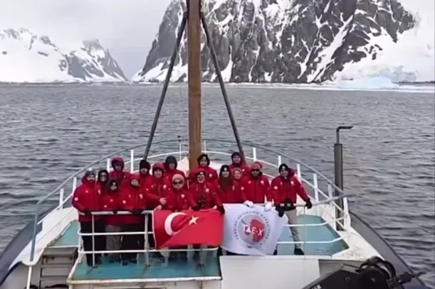 Türk bilim insanları Antarktika'dan döndü... 15. Ulusal Bilim Antarktika Seferi tamamlandı