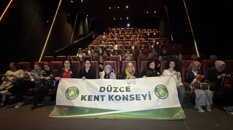Düzce’de kadınlar hem ördü, hem üretti, hem de eğlendi