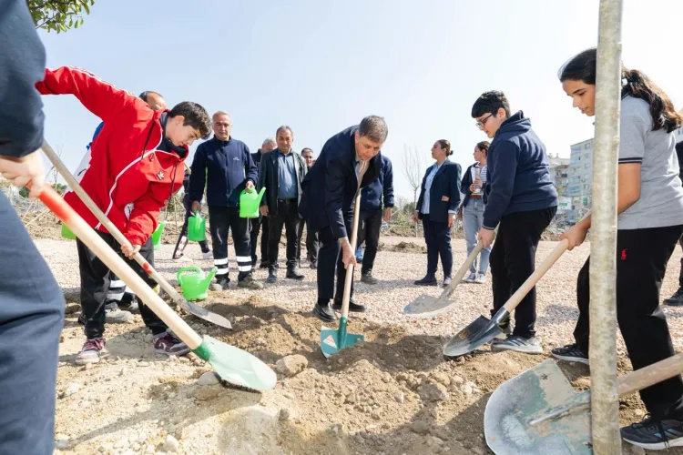 İzmir İtfaiyesi Korusu için ilk fidanlar toprakla buluştu