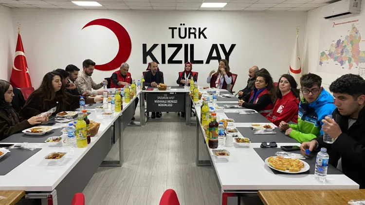 Erzurum'da üniversite öğrencilerine 'anne eli' iftar
