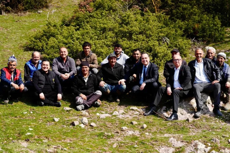 Manisa Kırkağaç’ta meralara gübre desteği