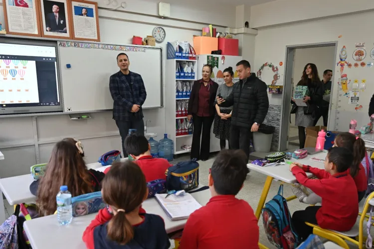 İzmir Bornova'da Başkan Eşki 'Hayat Bilgisi'nde yerel yönetimleri anlattı