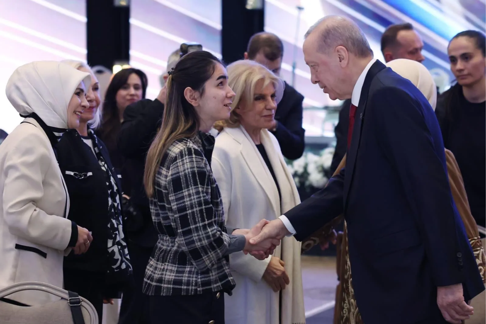 Erdoğan: Kadına şiddete sıfır tolerans politikamız sürecek