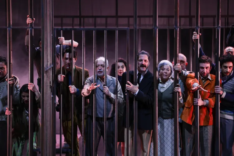 Tarık Akan’ın hayatı tiyatro sahnesinde