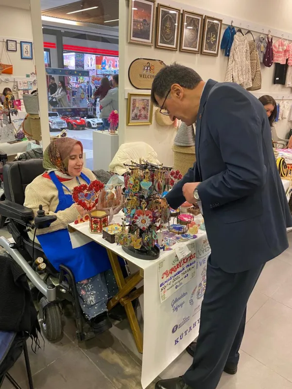 Kütahya'da yöresel stantlara Başkan Kahveci'den ziyaret