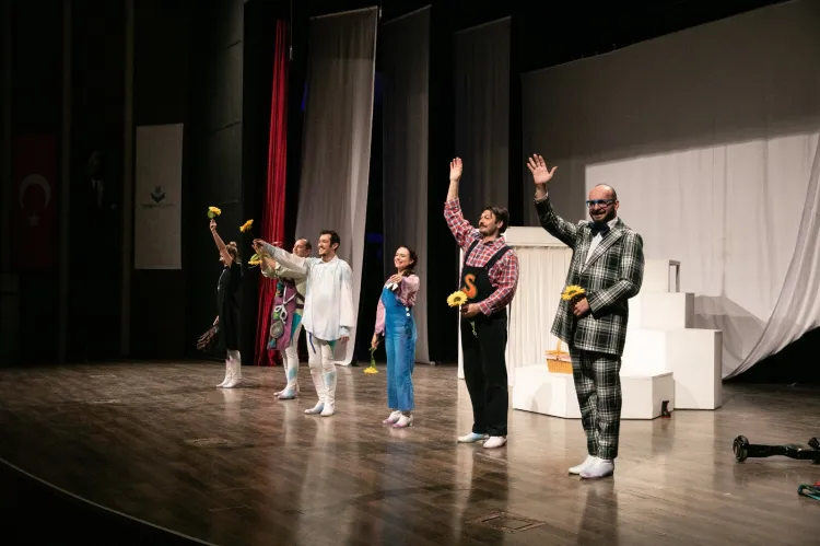 'Don Kişot' İzmirli minik izleyicileri büyüledi