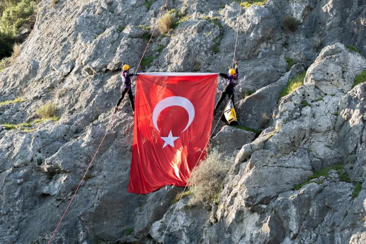 Manisa’da kadın sporcular Gelin Uçtu Kanyonu’nu geçti