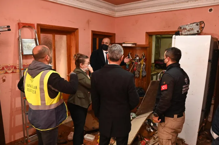 Karabağlar’da 'çöp ev'den 12 kamyon atık çıkarıldı